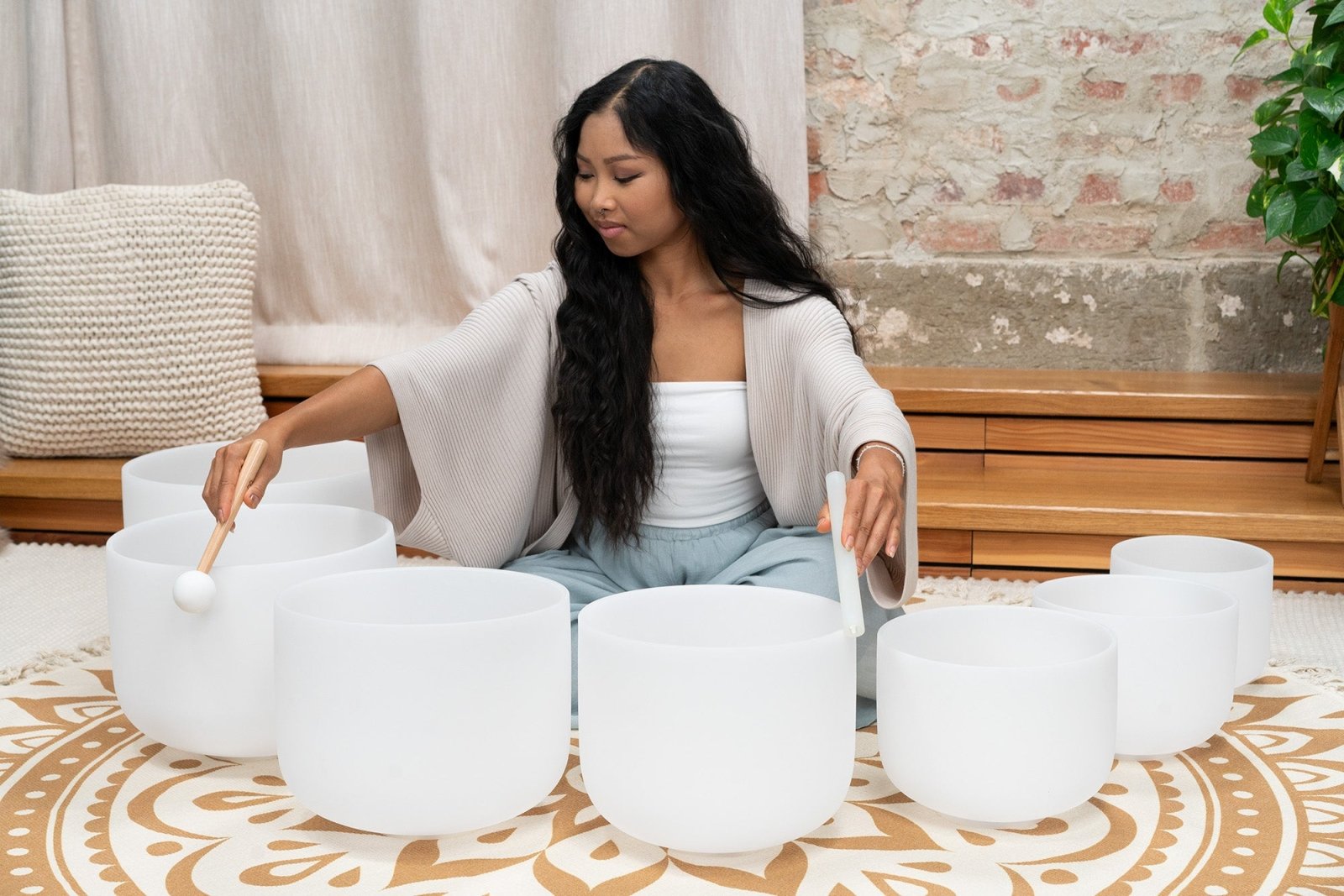 432Hz Crystal Singing Bowl Chakra Set – 7 Pure White Quartz Bowls (8"–14")
